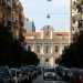 La scuola  stata recentemente rimessa a nuovo, che chiude con la sua bella facciata dei primi del 900 lalberata prospettiva di via Putignani